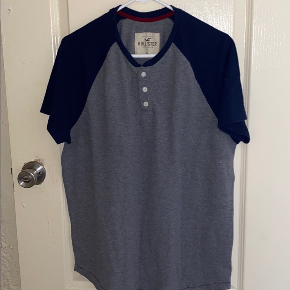 Hollister 3 button tee